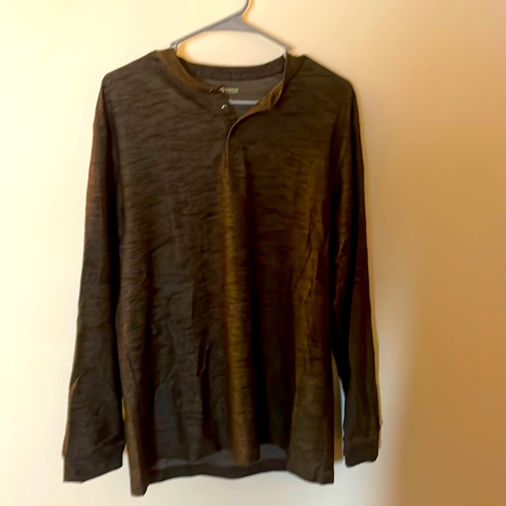 Lite simmerish pull over, deep green ant texture.